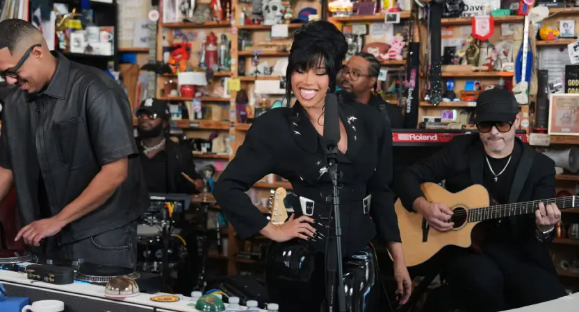 Read more about the article Cardi B debuta en Tiny Desk con sus grandes éxitos y su personalidad sin filtros
