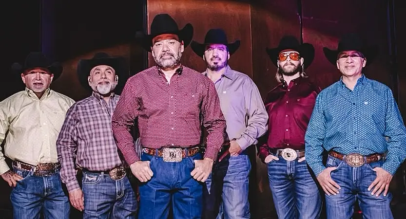 Intocable convierte la ausencia en recuerdo con su nuevo sencillo